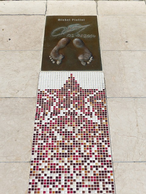 她的
